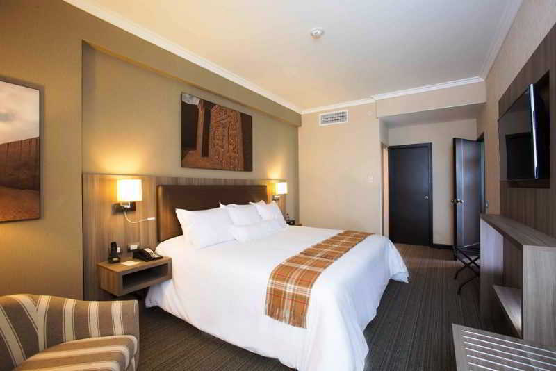 Casa Andina Premium Trujillo Hotel Encalada Екстериор снимка